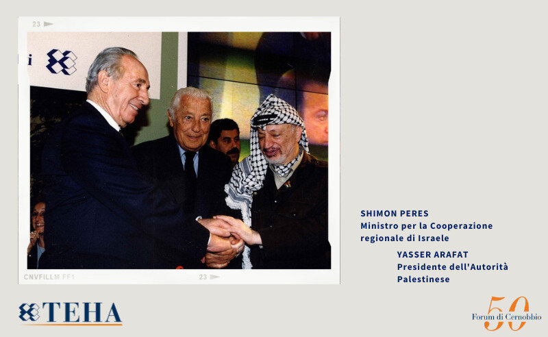 La stretta di mano tra Shimon Peres e Yasser Arafat